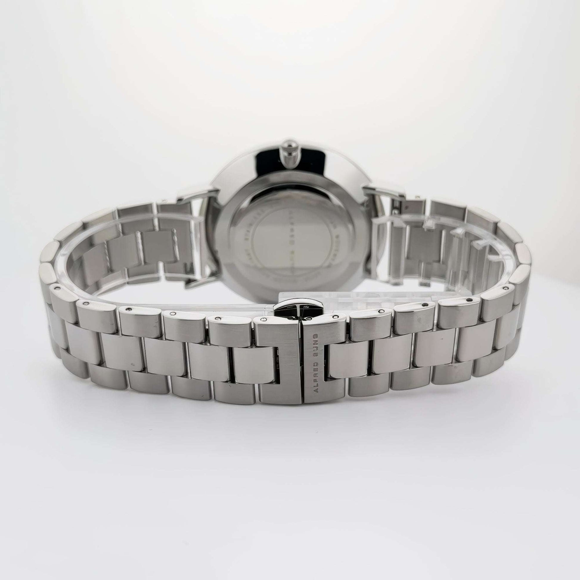 Alfred Sung Metropolitan Date Black Dial Silver Bracelet watch by Goodwatch